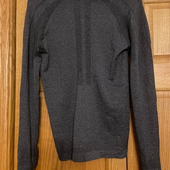 Fabletics Pullover Large 1/4 zip - Picture 2 of 6